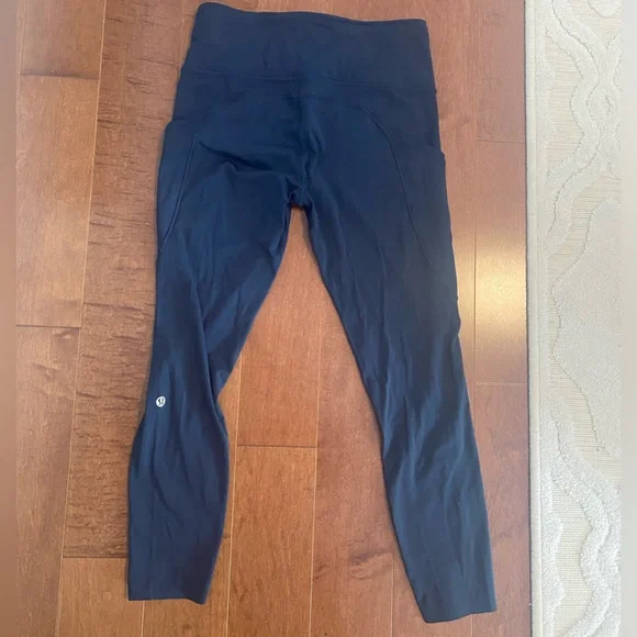 Lululemon Women leggings fast & free size 8 - Picture 5 of 5